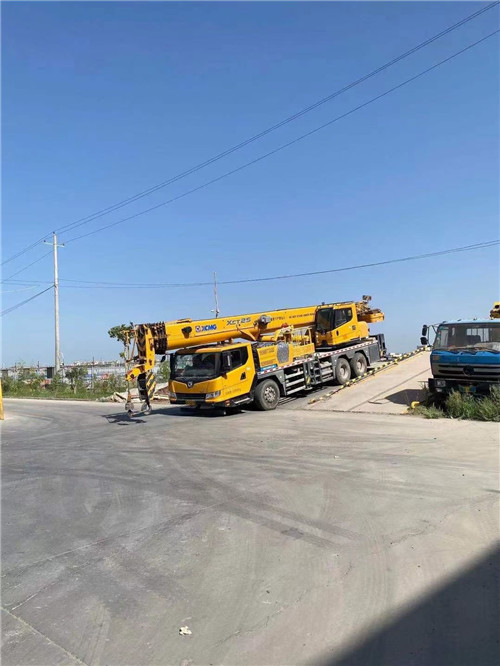 互助吊车作业时，可能会产生哪些额外收费项目？